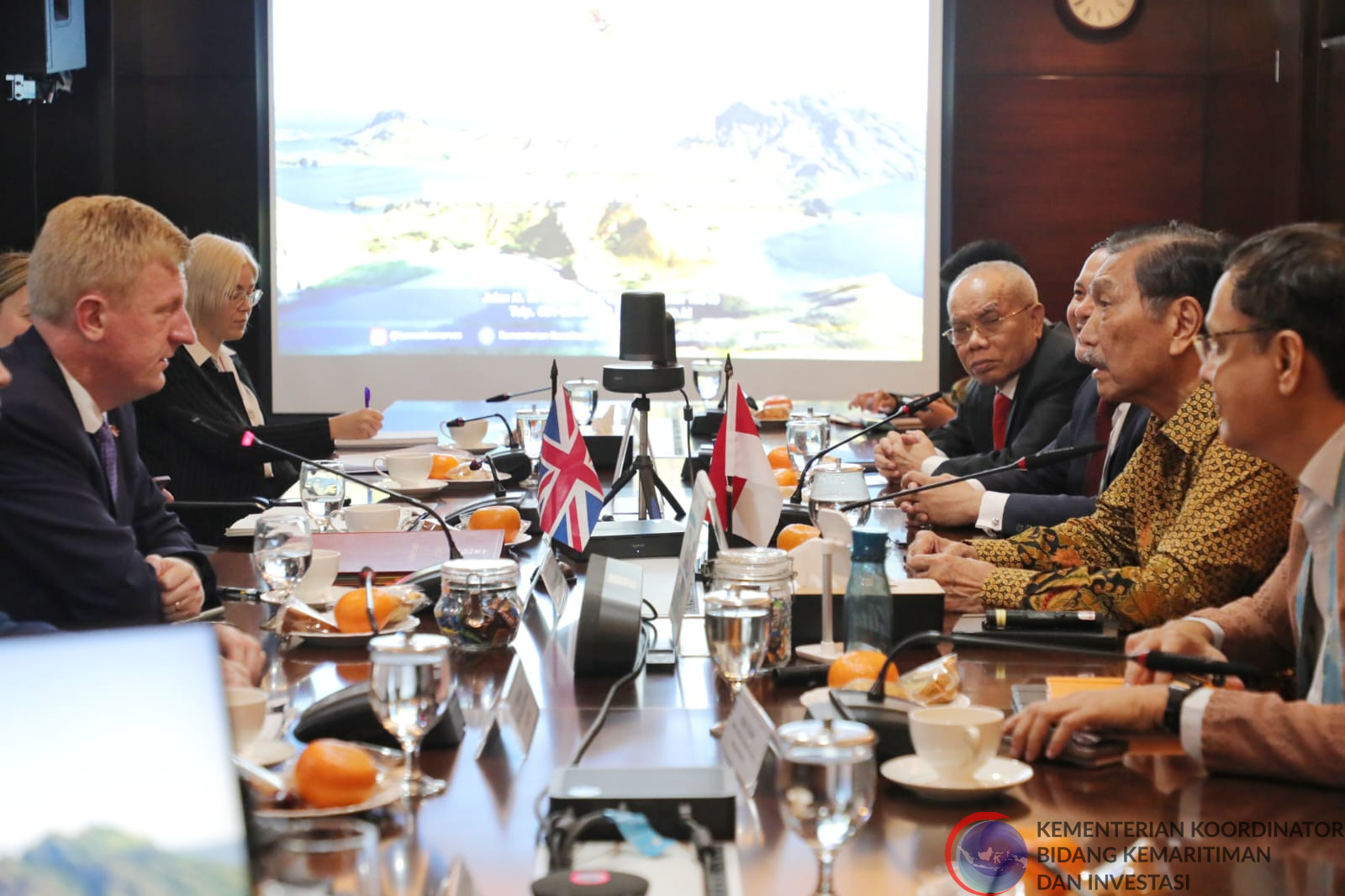 Menko Luhut Rapat Bersama Deputy Prime Minister of The UK, Rt Hon Oliver Dowden CBE MP