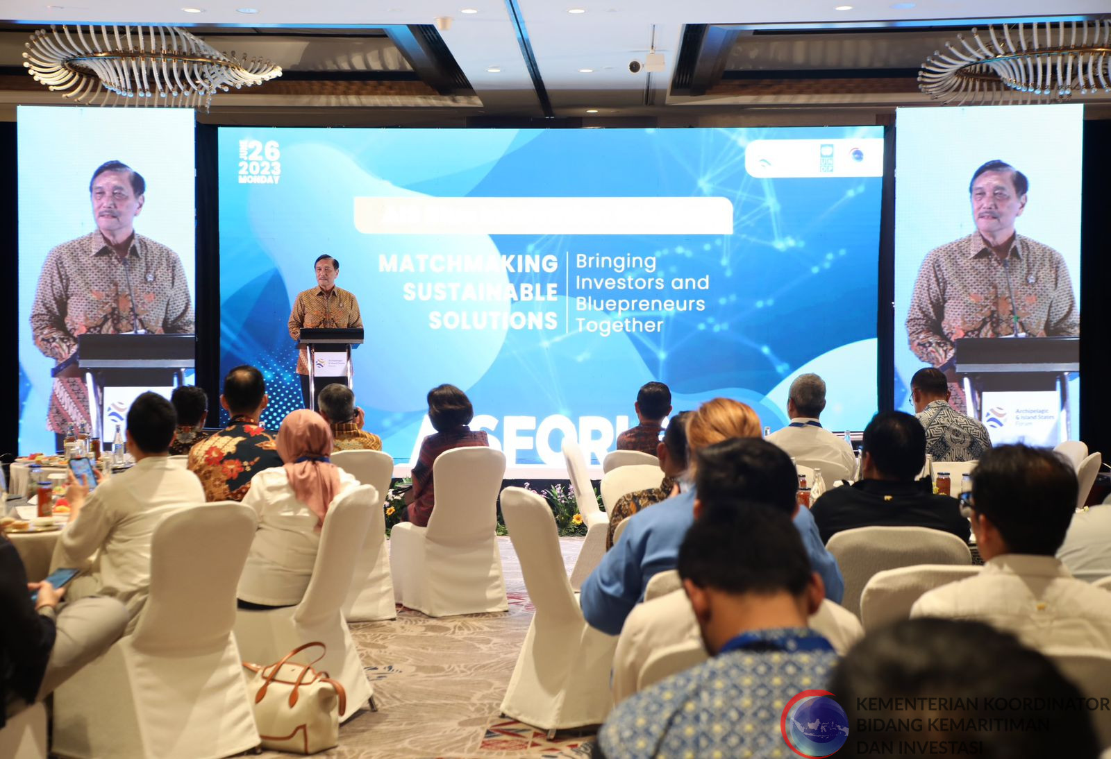 Menko Luhut  Jadi  Pembicara Pada AIS Blue Innovative Solution: Matchmaking Sustainable Solution: Bringin Investors and Bluepreneurs Together di Ballroom Mandarin Oriental, Jakarta