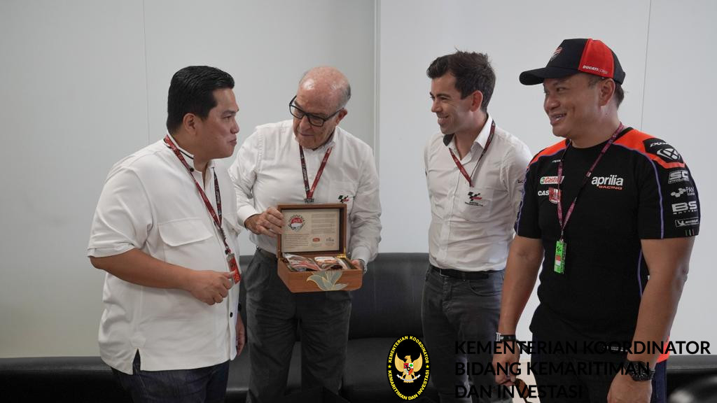 MotoGP 2023: Menko Marves Ad Interim Menyampaikan Suvenir Indonesia Spice Up the World
