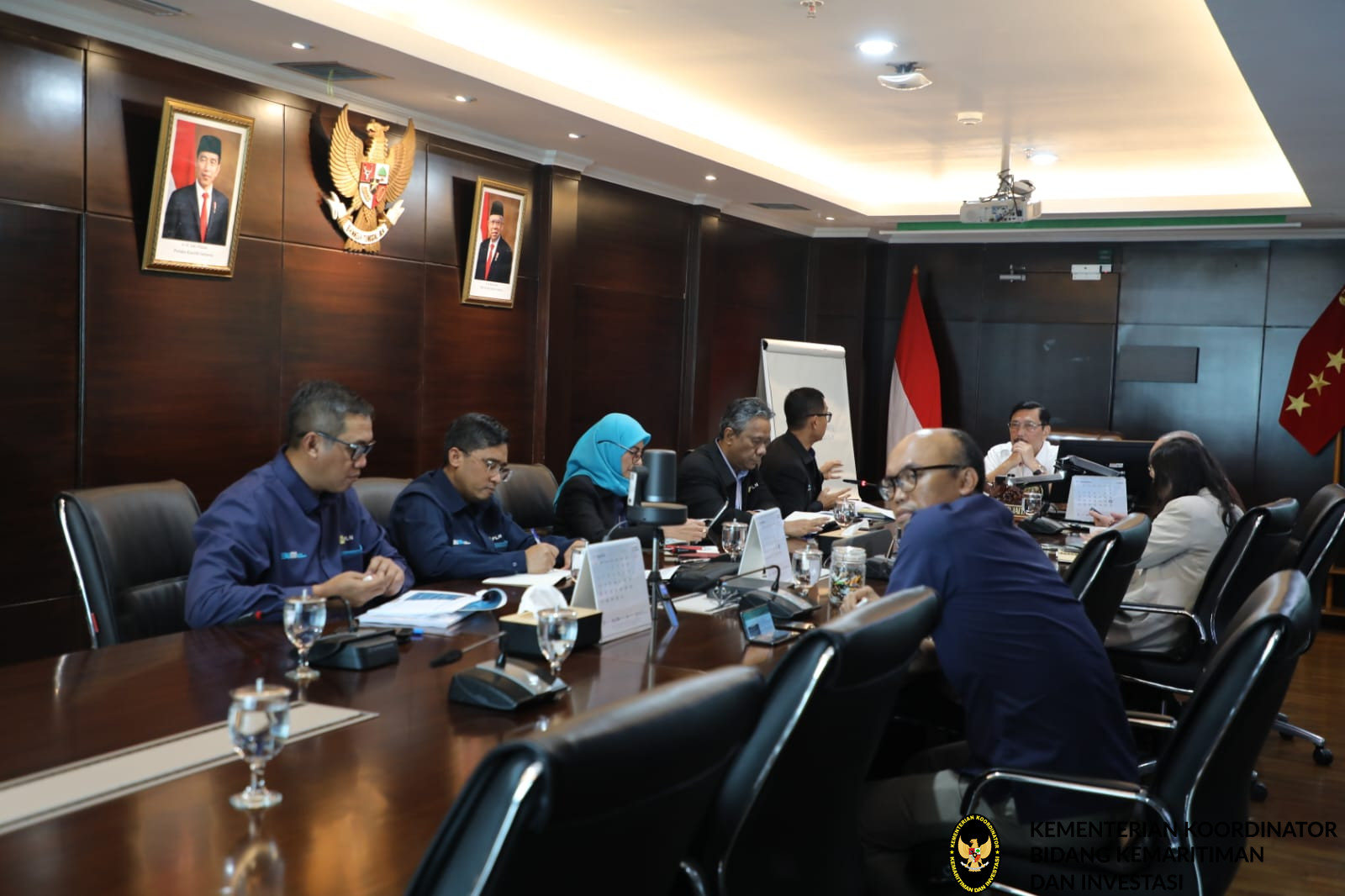 Menko Meeting dengan Dirut PLN di Kantor Maritim