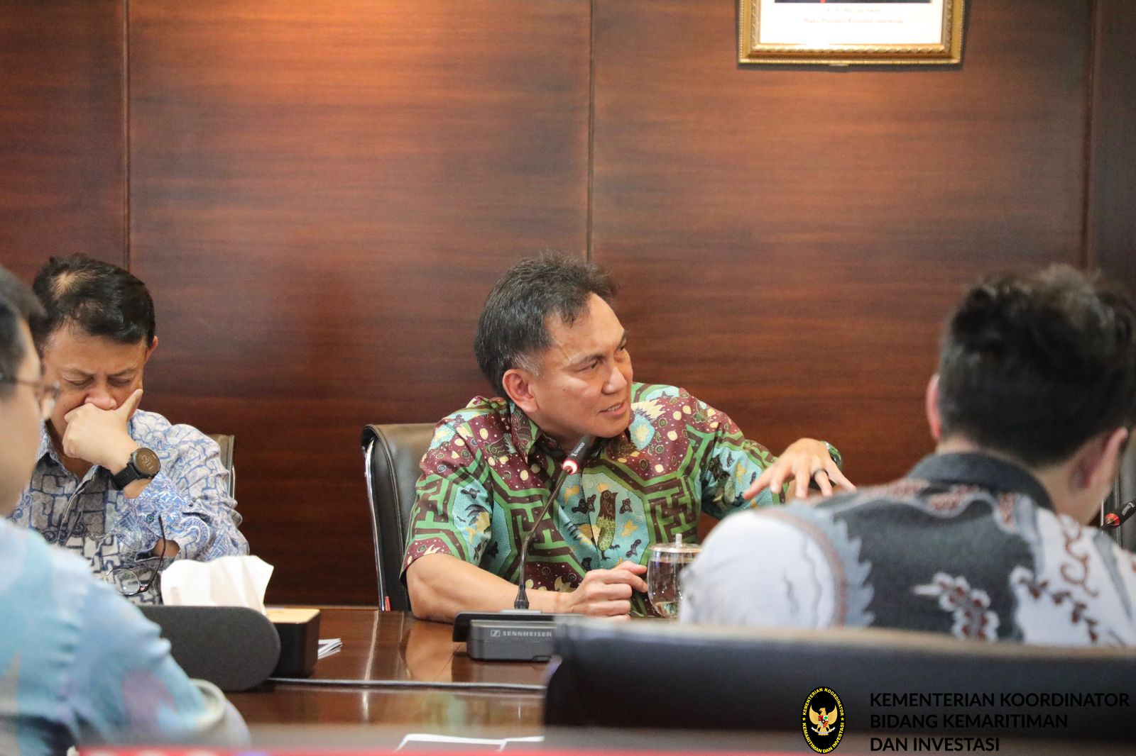 Rapat Menko dengan Mr. Lichang Dong (CBL) di Kantor Maritim