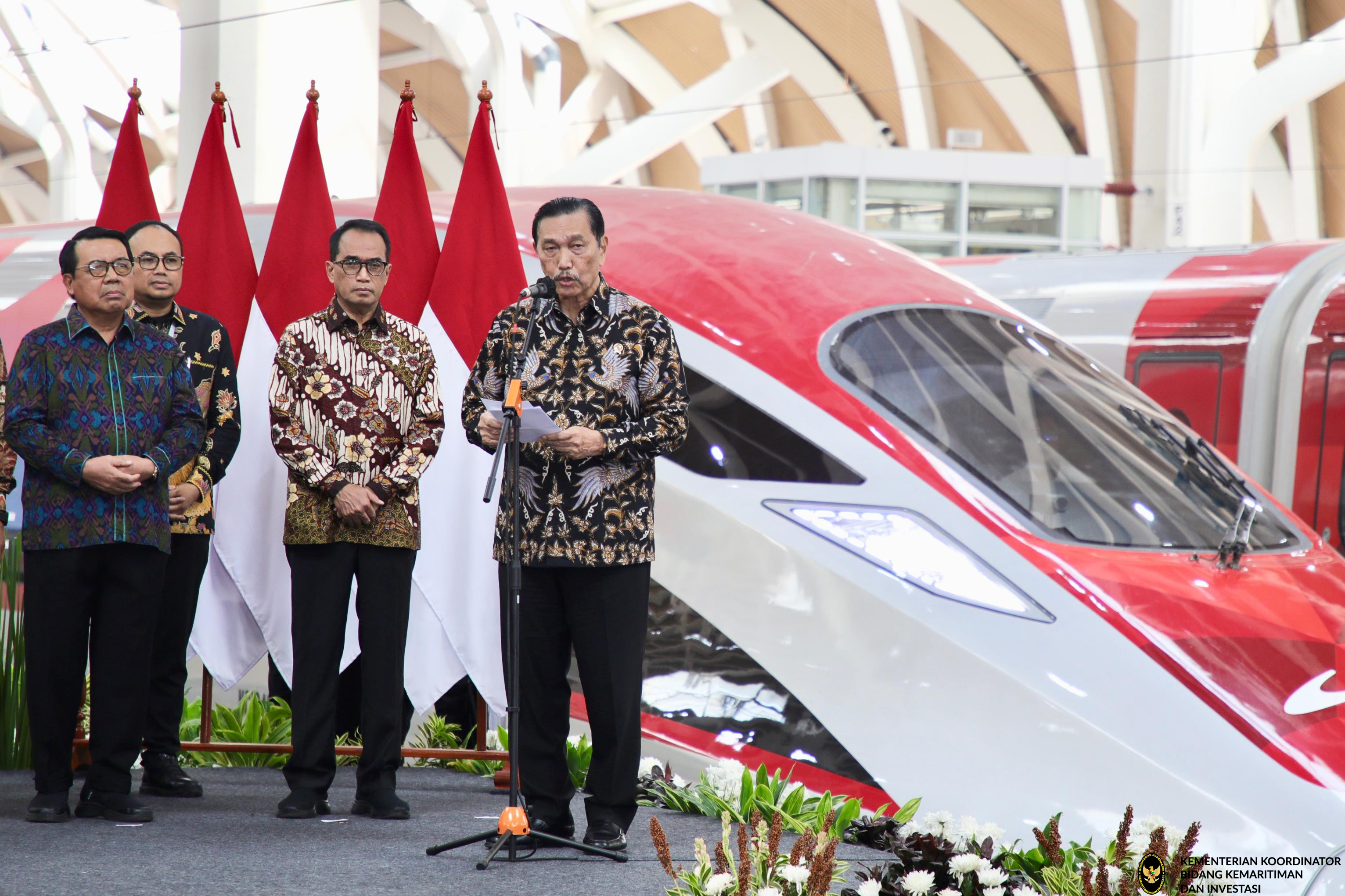 Menko Luhut dalam agenda Peresmian Kereta Cepat Jakarta-Bandung di Stasiun Halim