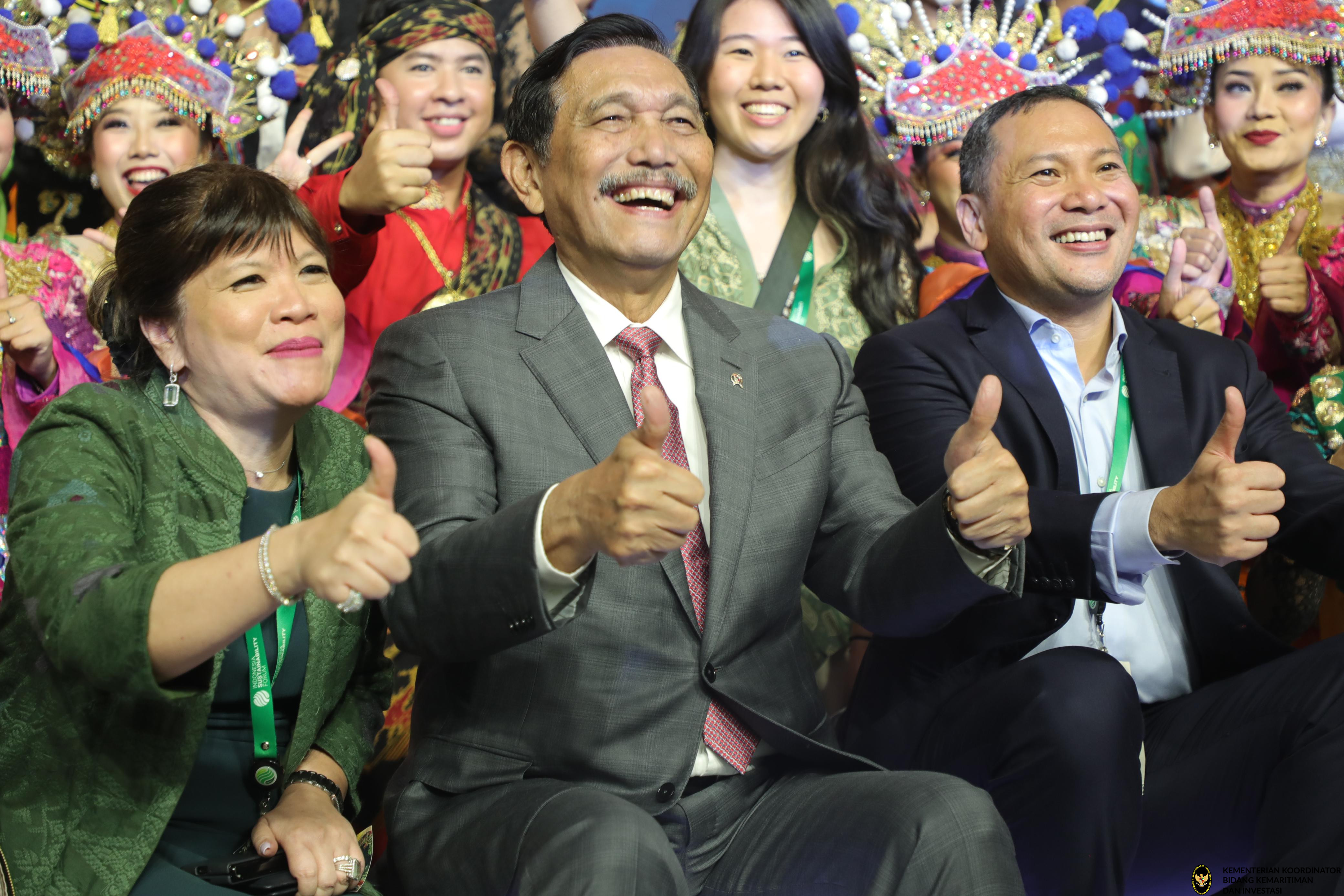 Menko Luhut pada acara Gala Dinner Indonesia Sustainability Forum di Park Hyatt Jakarta