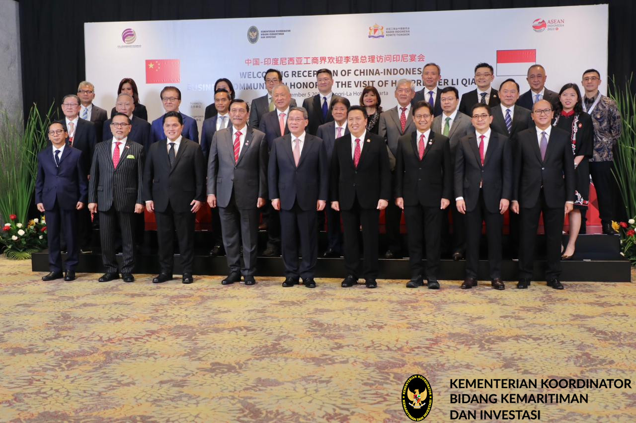 Menko Luhut melaksana Short Call bersama PM of China, di Shangri La Jakarta