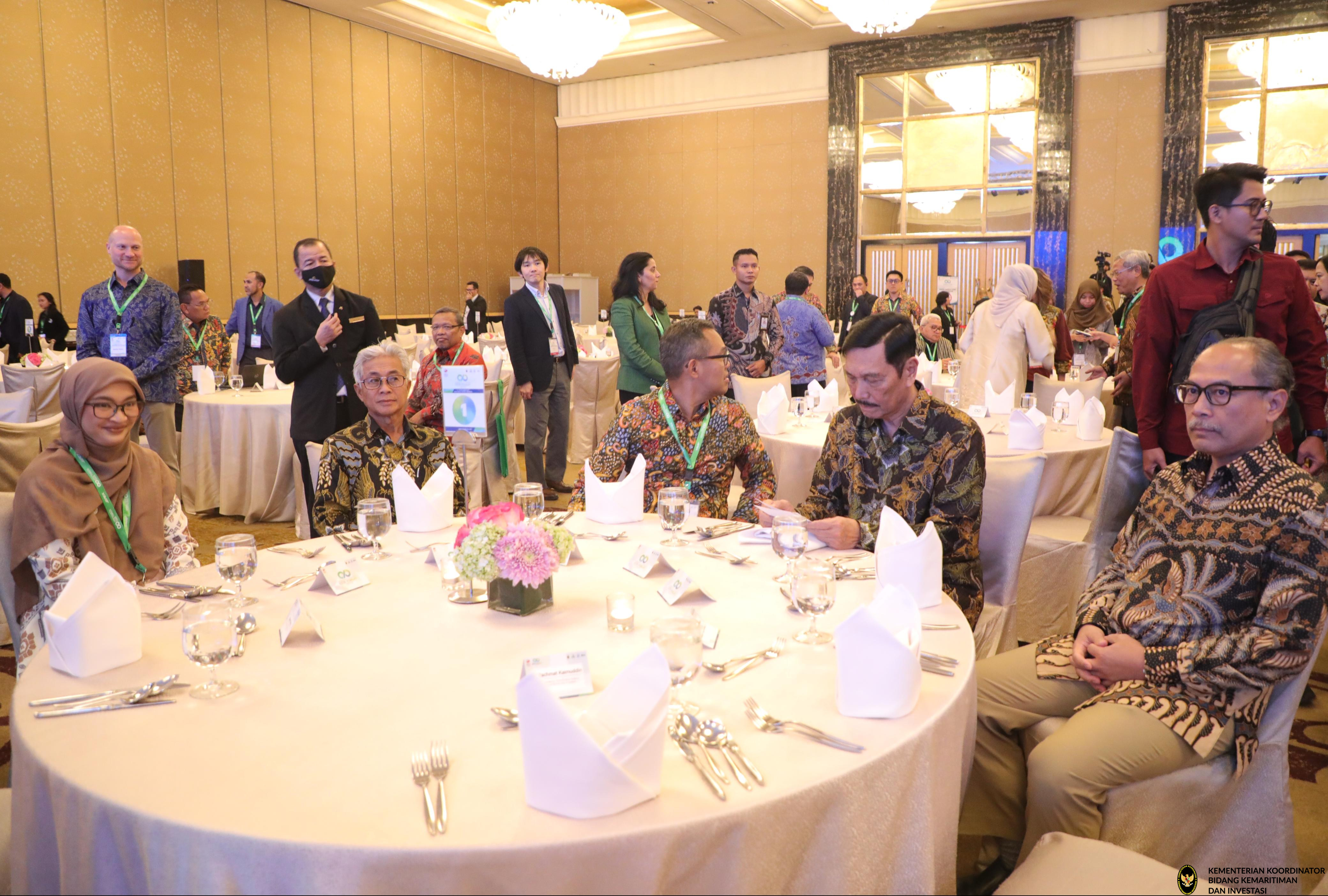 Menko CLOSING and DINNER RECEPTION International and Indonesia Carbon Capture Storage Forum di Ballroom, Ground Level, Hotel Mulia