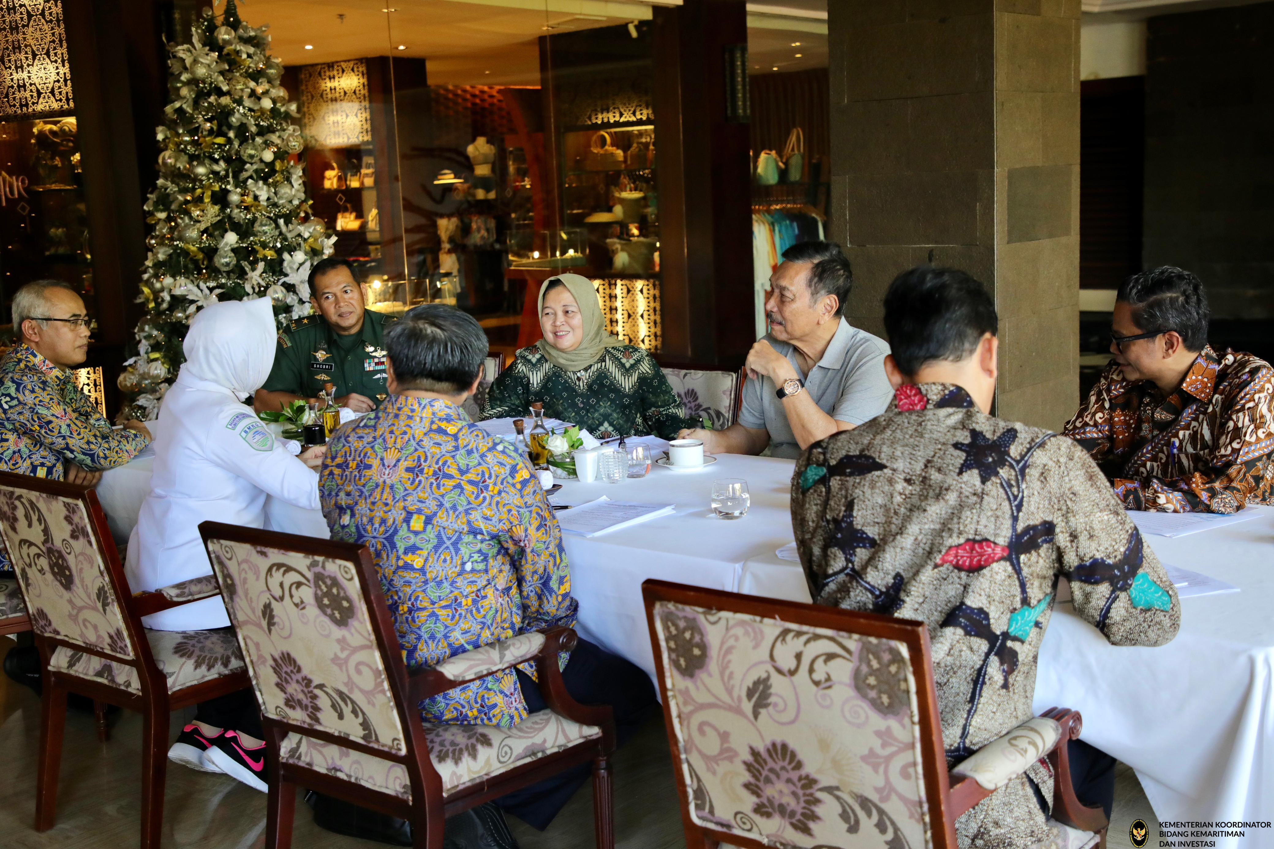 Menko Luhut Breakfast Meeting tentang Pengembangan dan Percepatan Rencana Rehabilitasi Mangrove tahun 2024