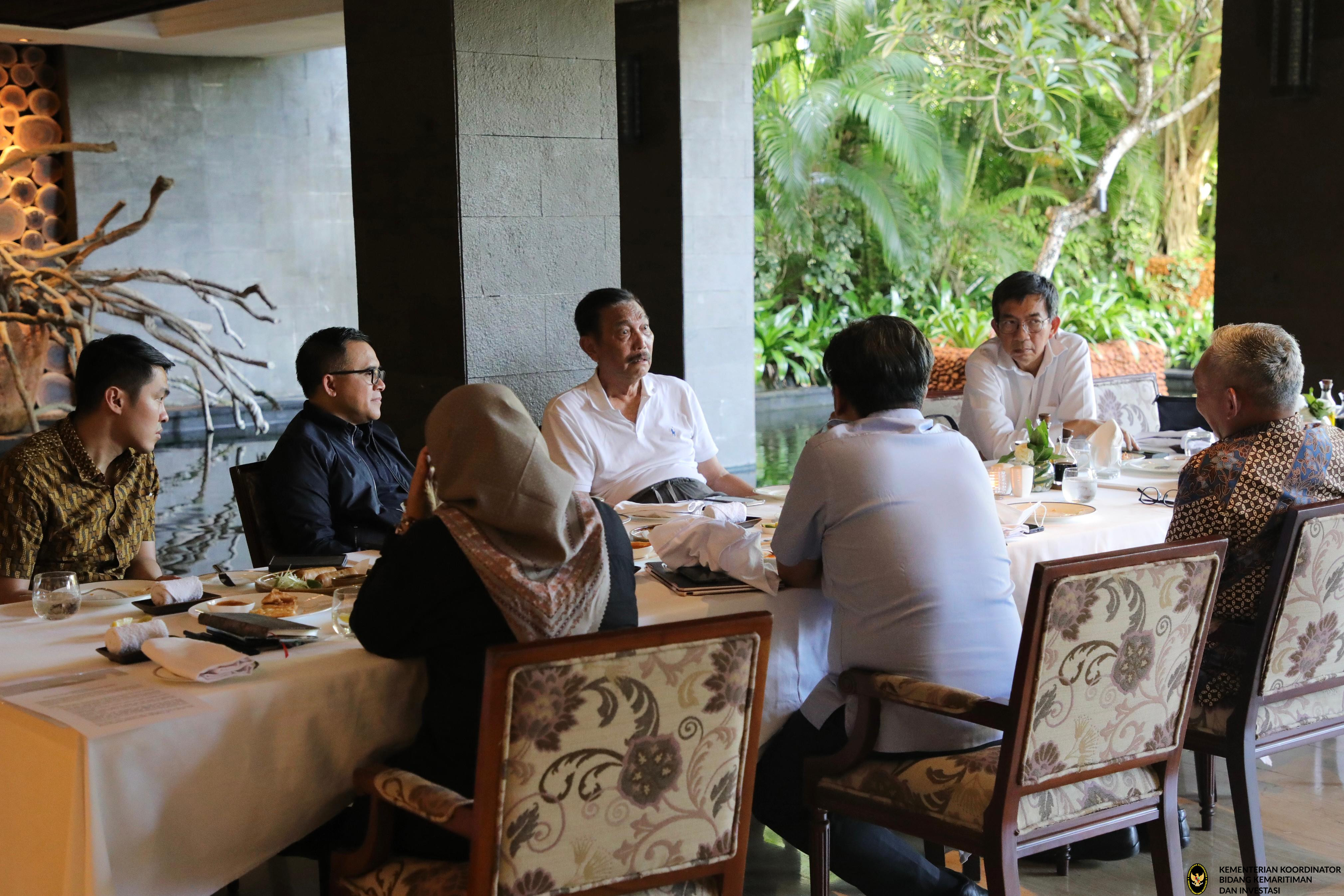 Menko Luhut Meeting dengan MenpanRB