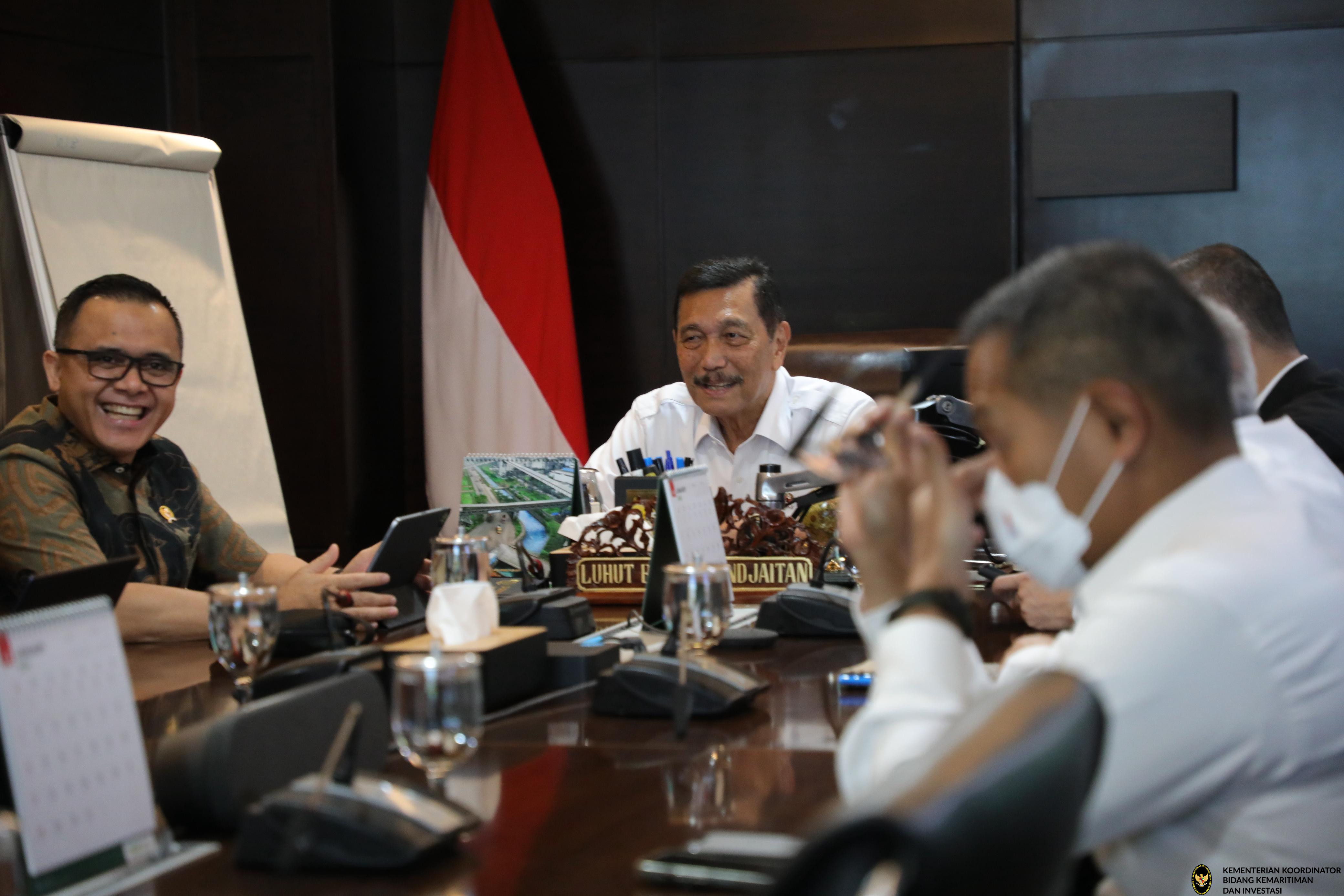 Menko Marves Meeting bersama Menteri PANRB dan Menteri Kesehatan