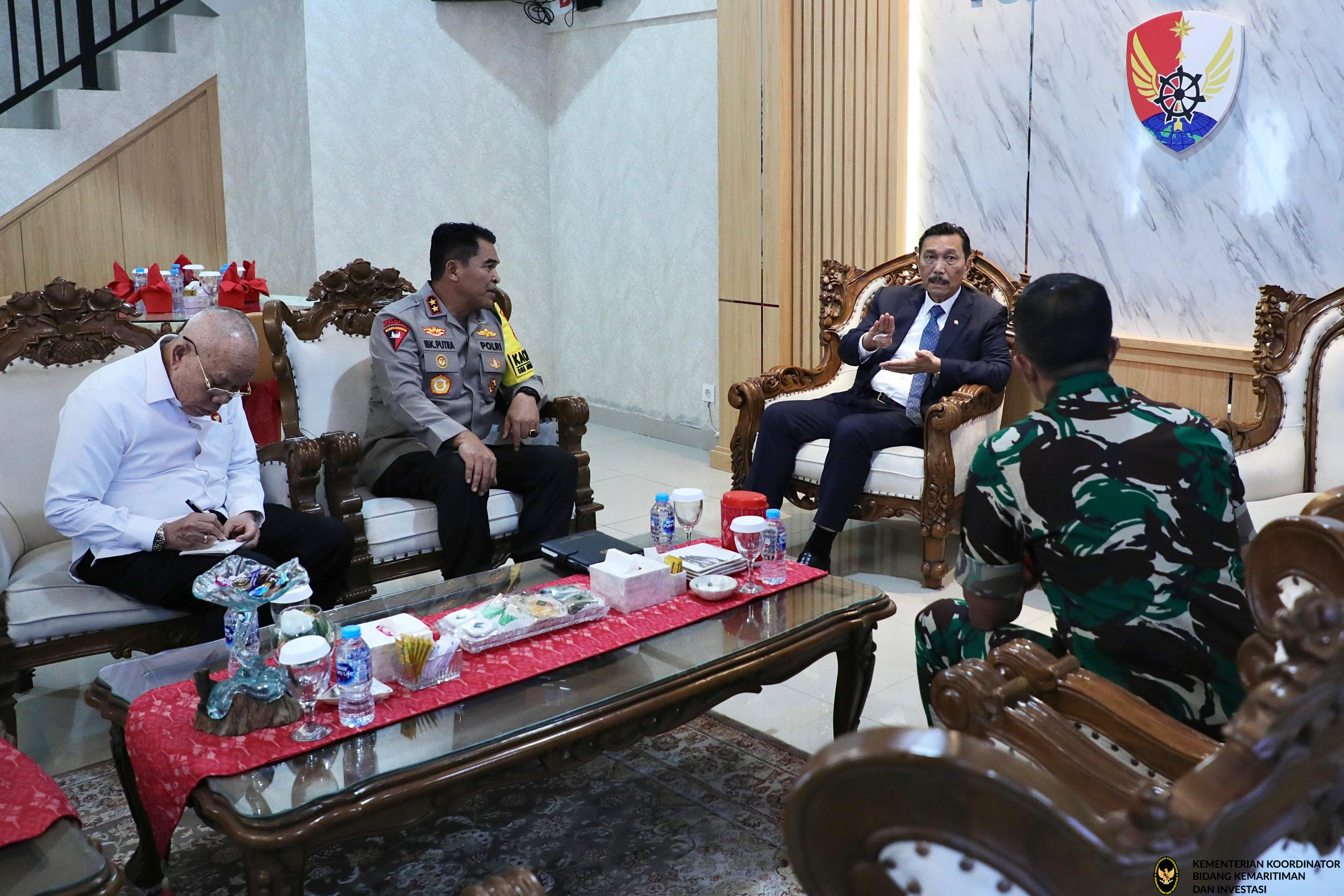 Menko Luhut Memberi Arahan kepada Kapolda dan Terima Laporan Deputi Terkait Perkembangan World Water Forum di Bali