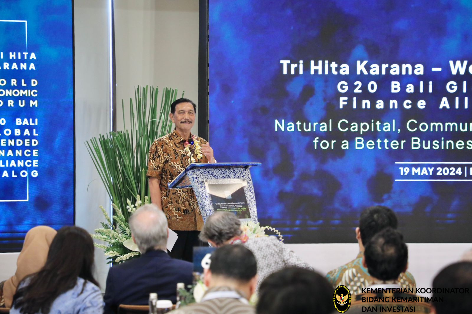 Menko Luhut Menjadi Pembicara dalam THK - WEF G20 Bali GBFA Dialogue Natural Capital, Communities, and Climate Action for a Better Business and Better World UID Bali Campus