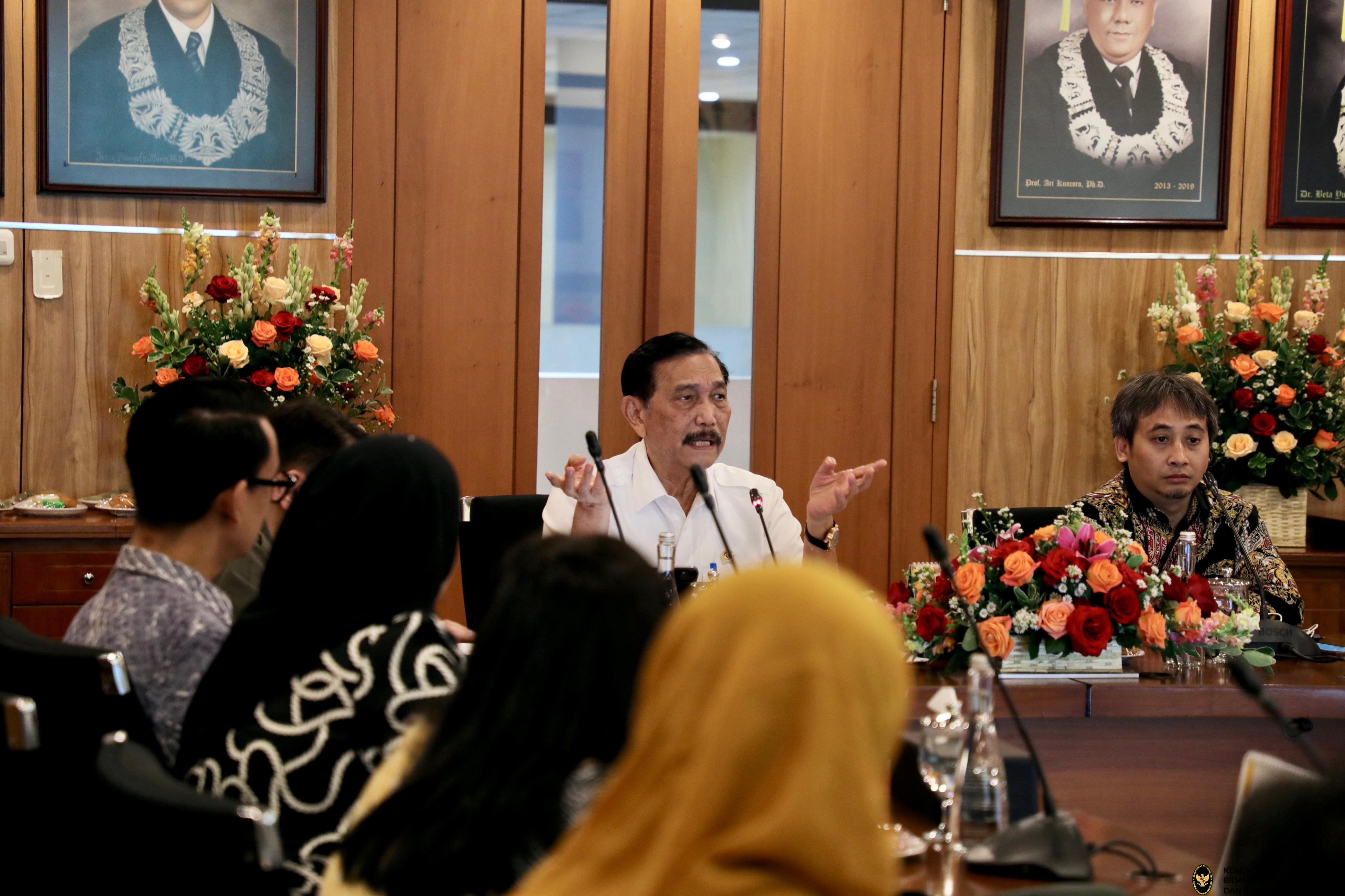 Menko Luhut Diskusi dengan Dewan Guru Besar FE UI