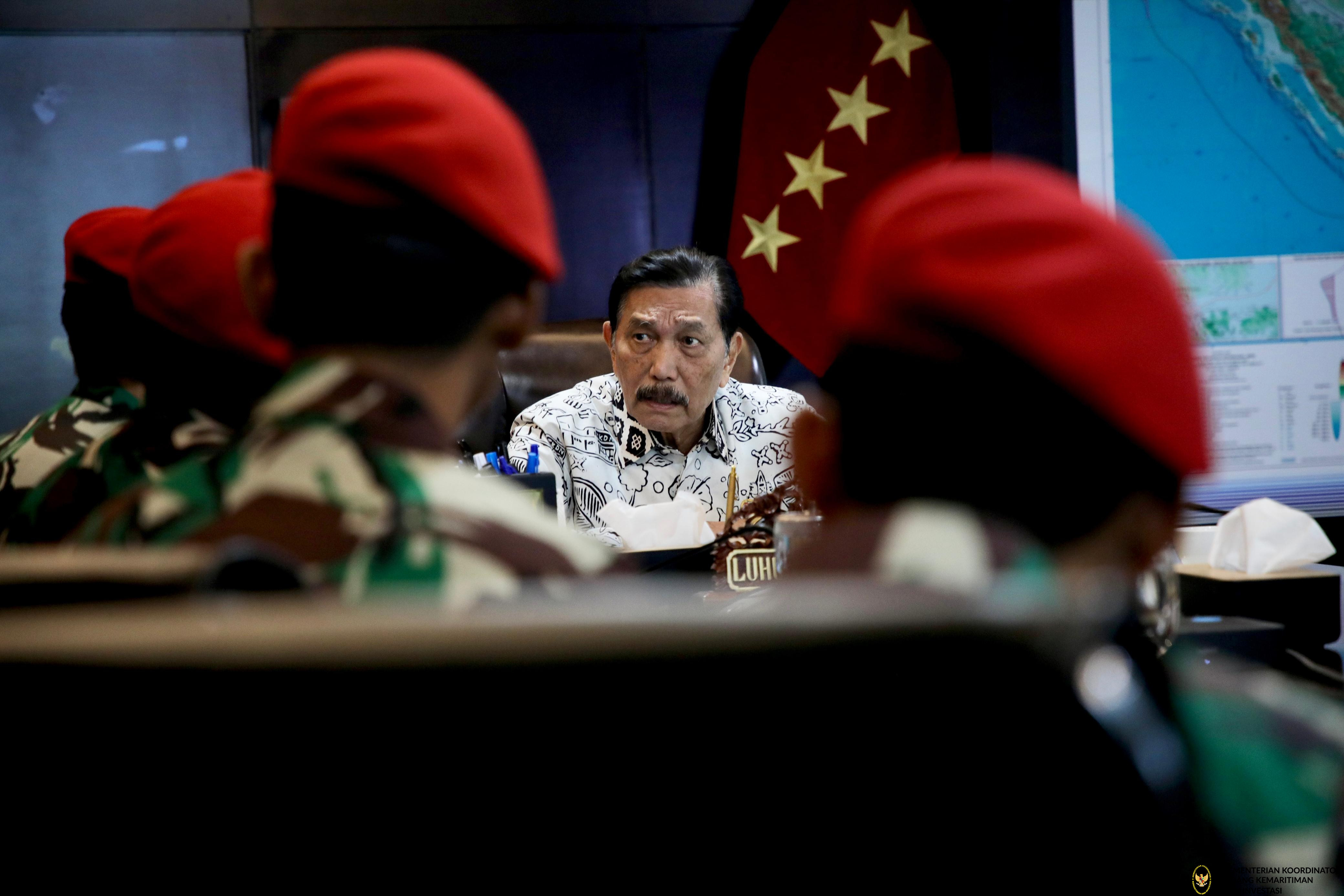 Menko Luhut Meeting dengan Tim Kopassus