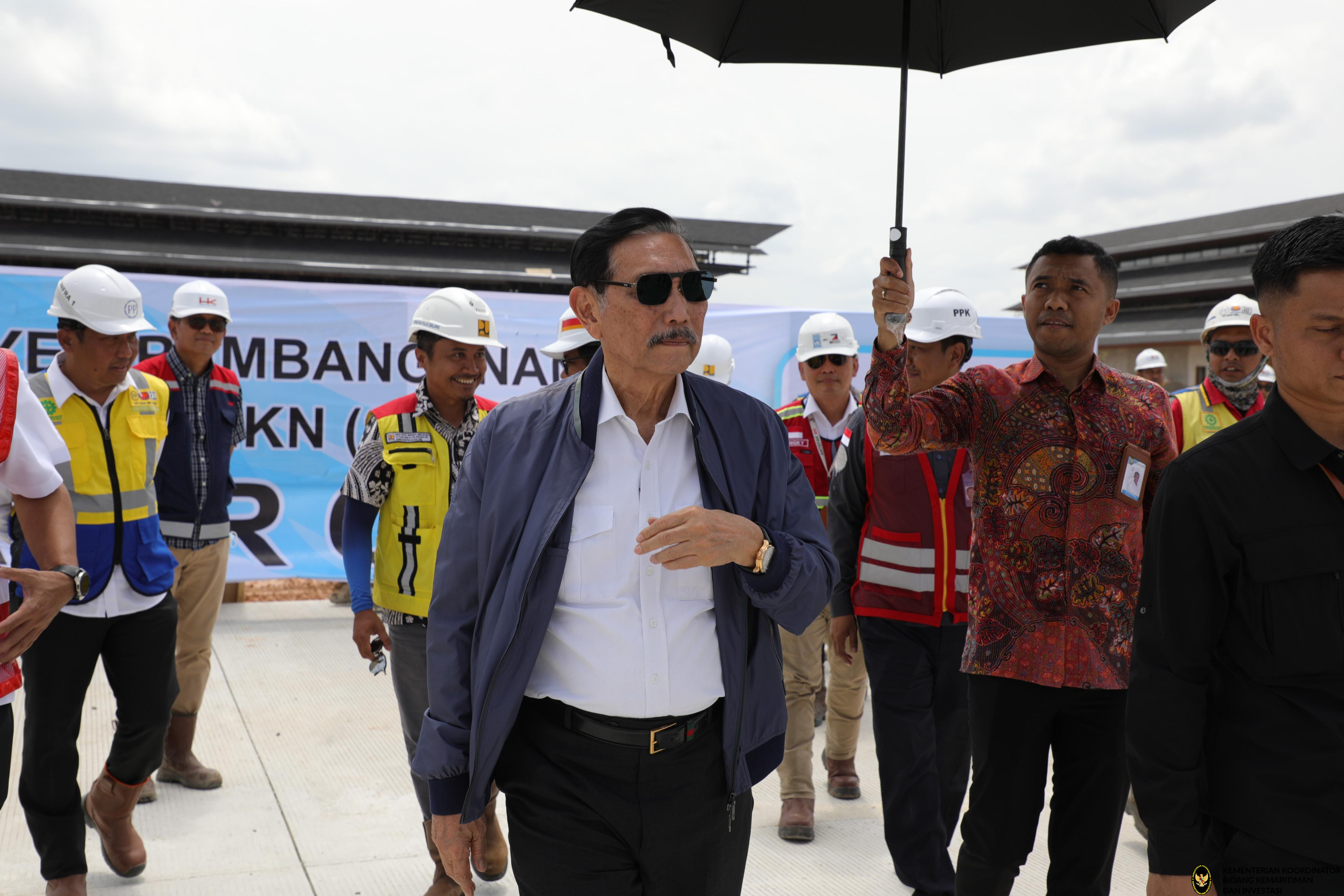 Menko Tinjau Proyek Bandara VVIP IKN