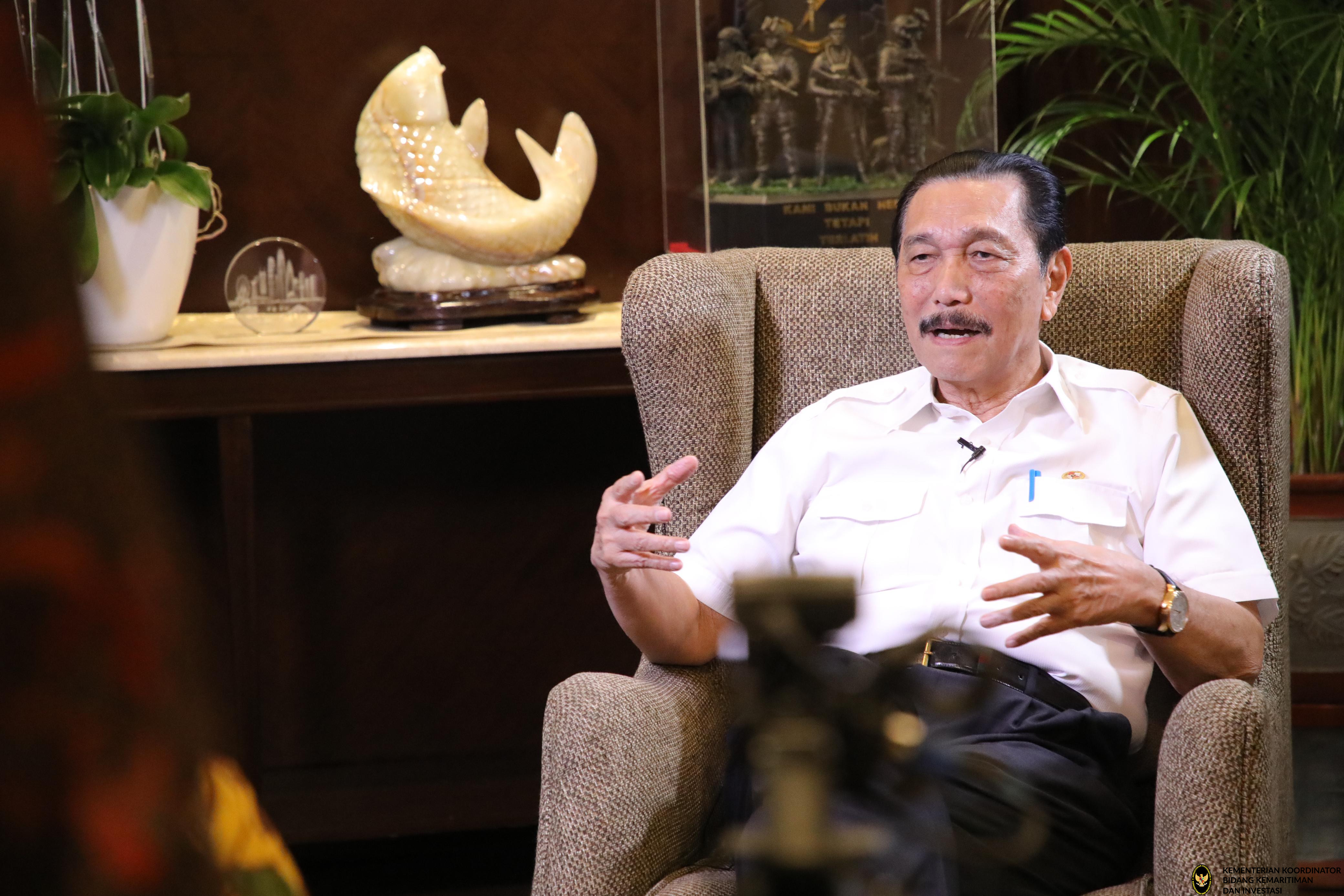 Menko Marves tapping interview dengan Kompas terkait Kedatangan Paus Fransiskus ke Indonesia