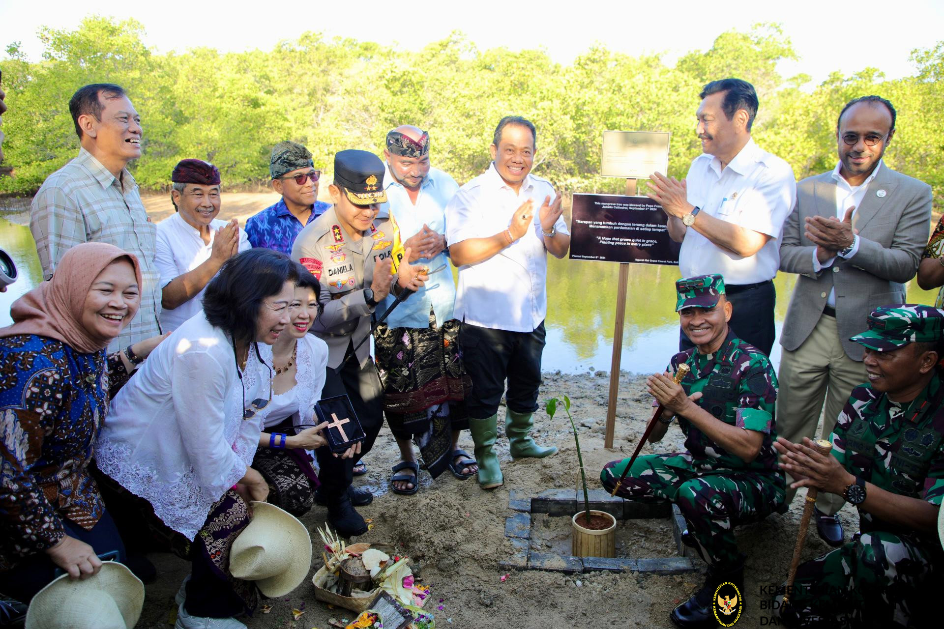 Serah Terima Bibit Mangrove di Bali sebagai Simbol Kerja Sama Global untuk Lingkungan