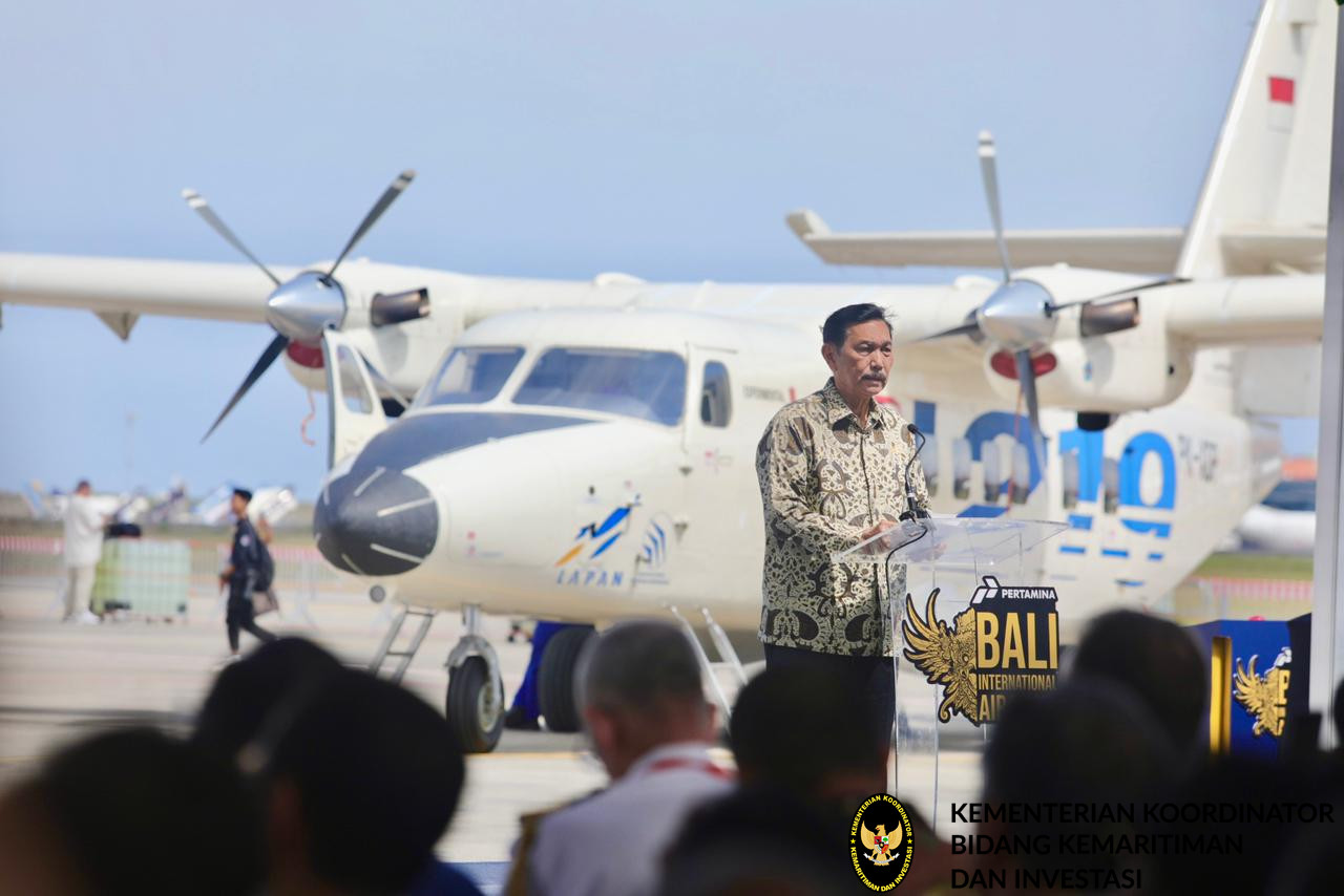 Menko Luhut Hadiri Opening Ceremony Bali Airshow and VIP Exhibition Tour di GAT, South Apron Bandara I Gusti Ngurah Rai