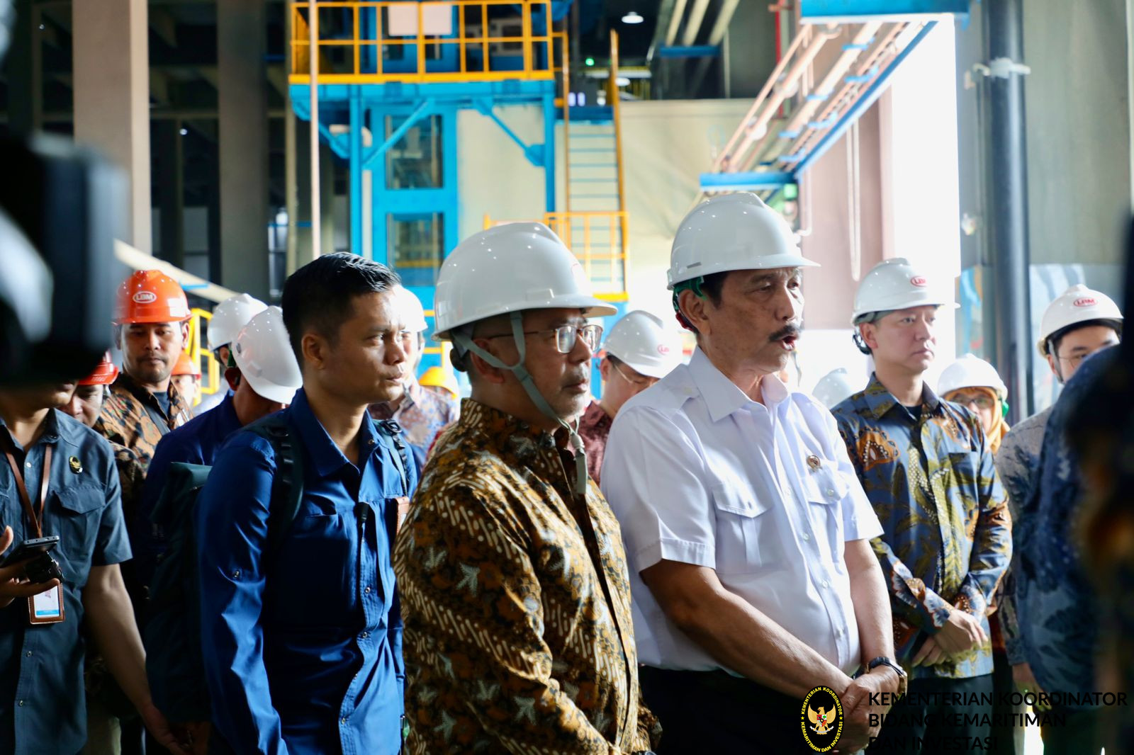 Menko Bidang Kemaritiman dan Investasi Luhut B. Pandjaitan Kunjungi Pabrik Lithium Airon Phosphate PT LBM ENERGI BARU INDONESIA, Kawasan Industri Kendal