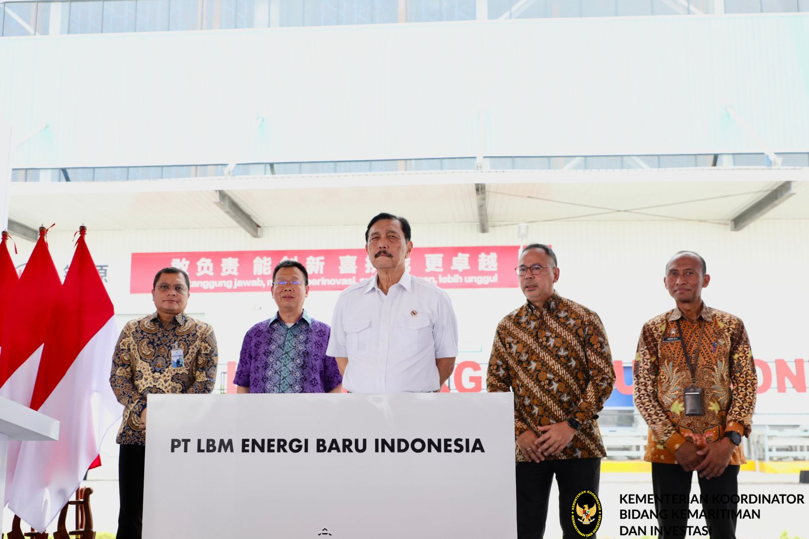 Menko Bidang Kemaritiman dan Investasi Luhut B. Pandjaitan Meresmikan Kemitraan Investasi Antara Konsersium INA dan Changzhou Liyuan pada Fasilitas Produksi Katoda LFP, Kawasan Industri Kendal