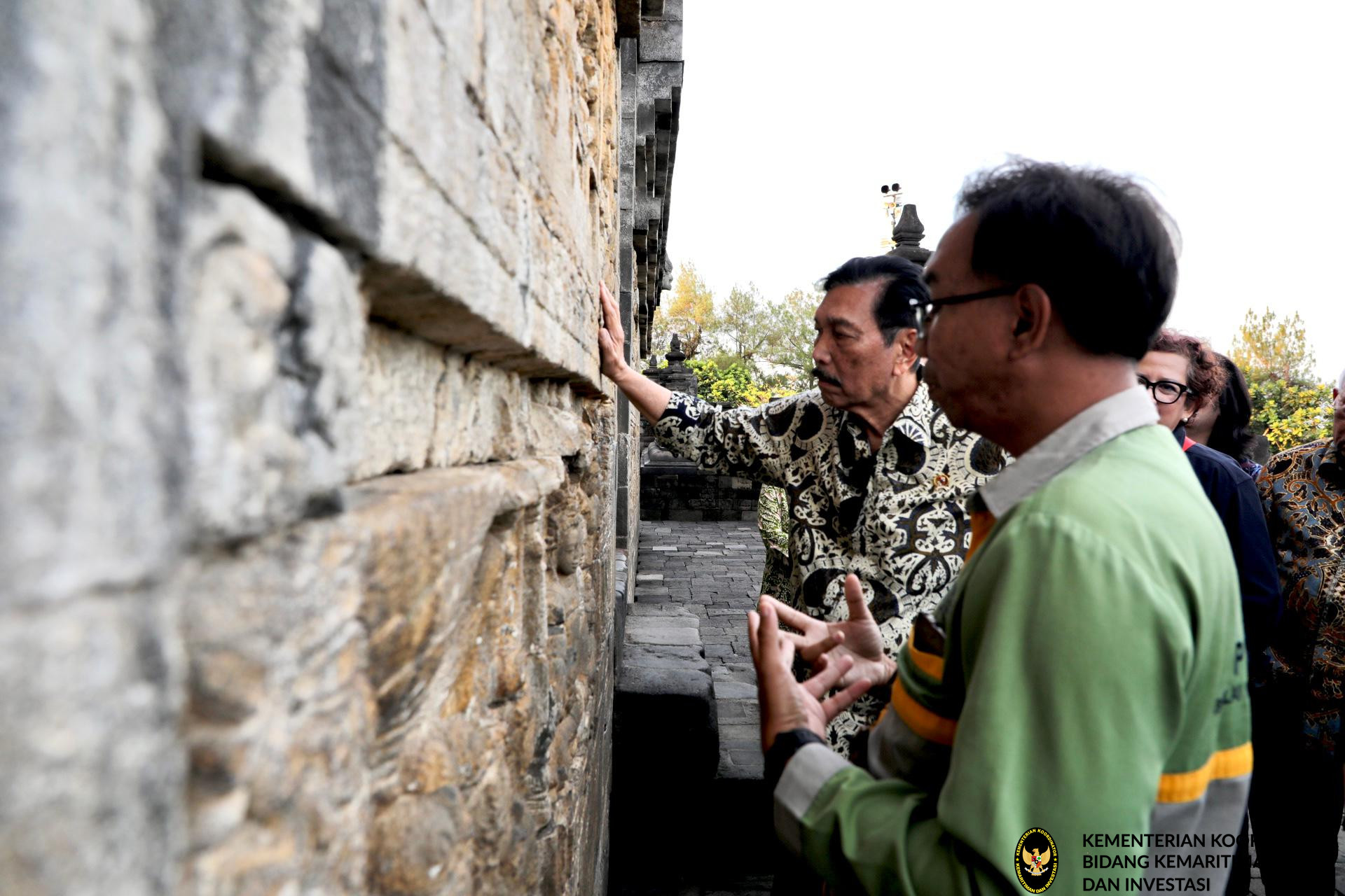 Menko Luhut meninjau Kawasan Candi Borobudur di Magelang 