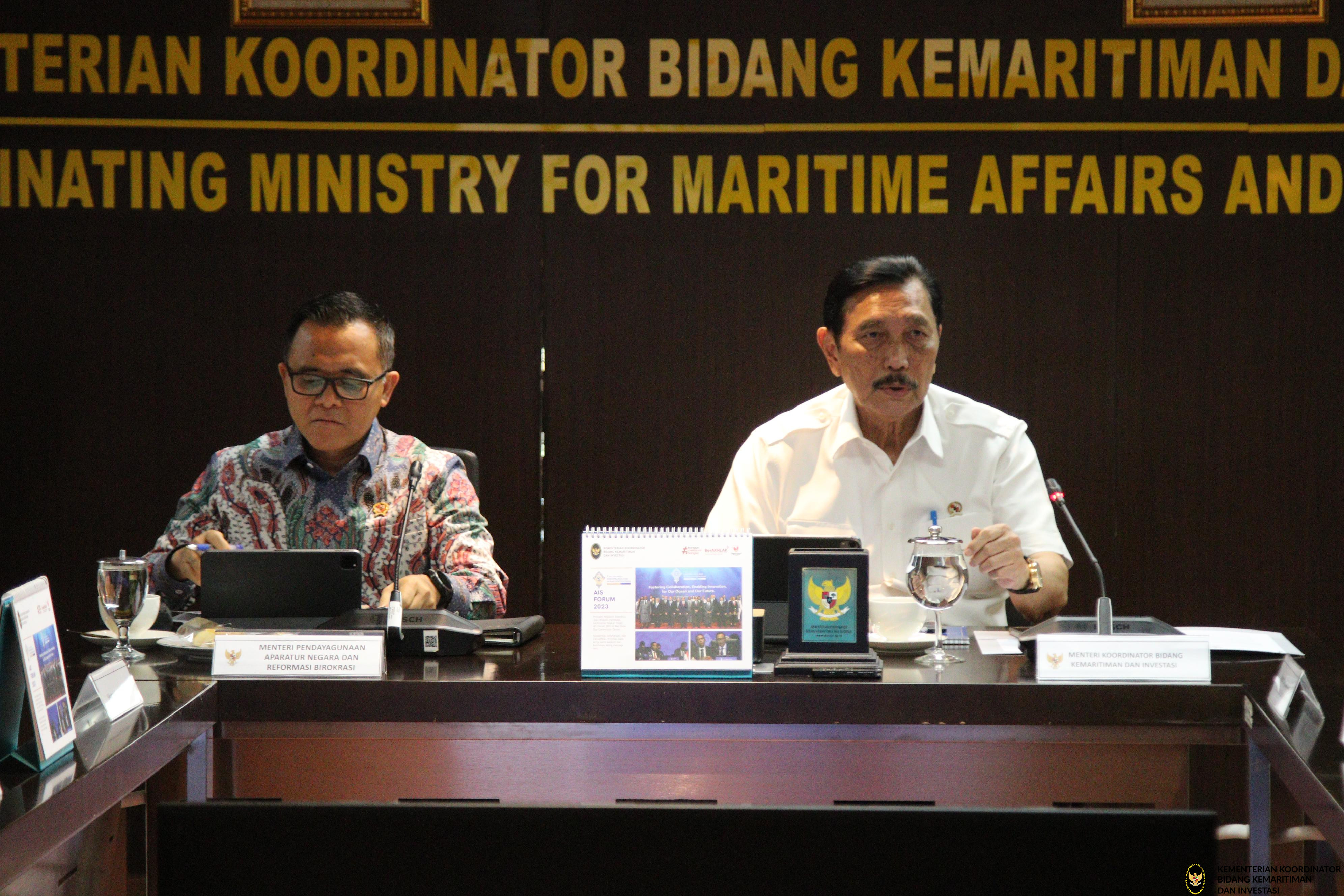 Menko Luhut meeting dengan MenPanRB di Kantor Maritim